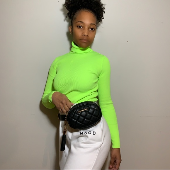 Sold!🎉🎉NEW* Aldo Black and Gold crossbody/fann - Picture 2 of 7